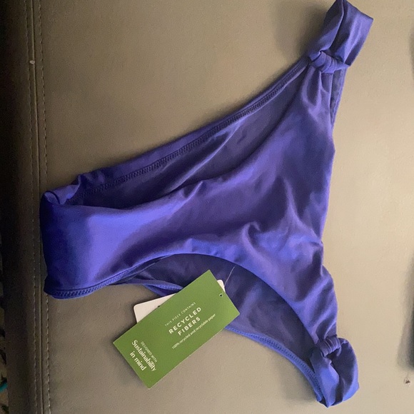 Bikini - Picture 2 of 5